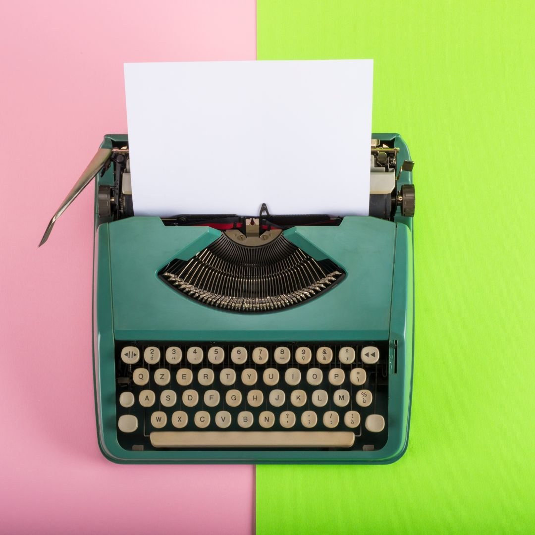 Manual-Typewriter-27-1.jpg Gorgeous Classic Manual Typewriter - Image 1
